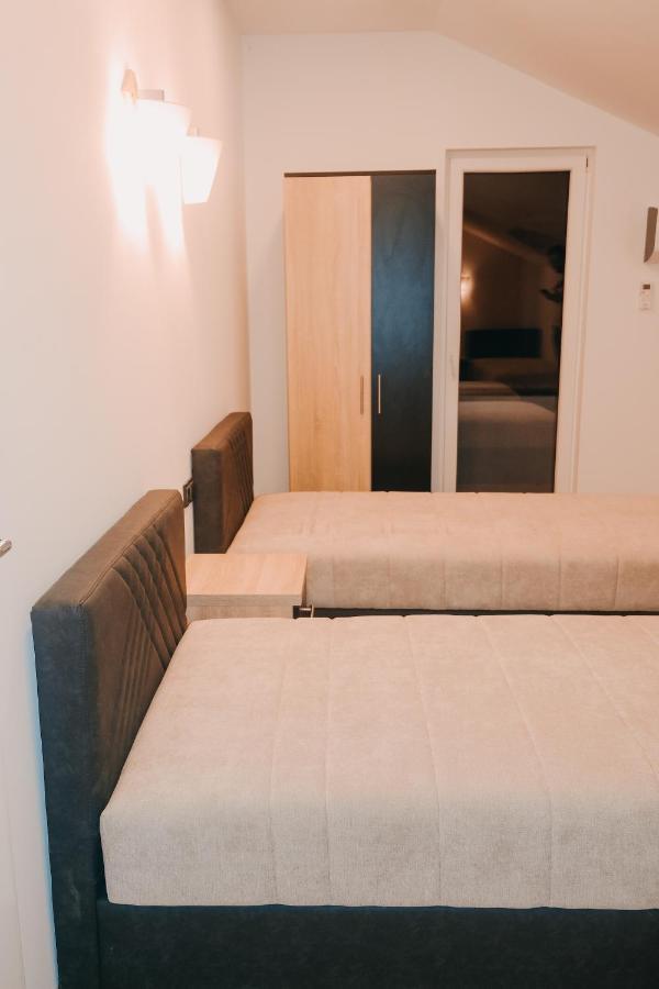 Prenociste & Restoran - Kasic Bed & Breakfast Brodarevo Ngoại thất bức ảnh